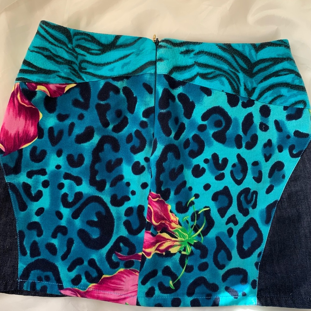 Versace mini skirt - Picture 2 of 6